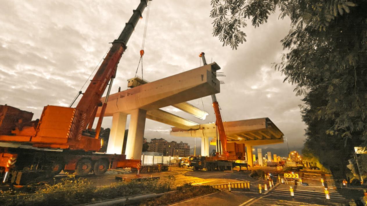 深圳外环高速三期工程_首片预制箱梁架设_高速桥梁